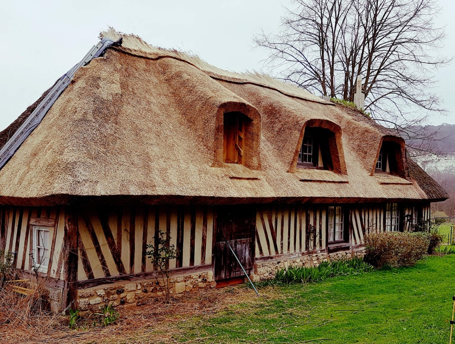 Chaumieres-a-pans-de-bois-©OTCH-e1691661331380-1536x1163