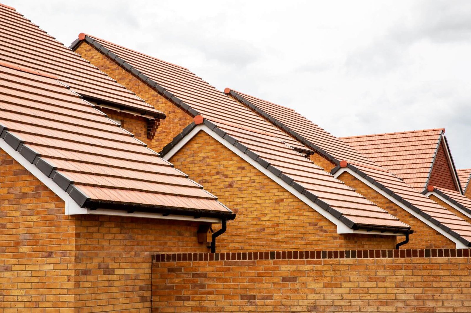 exterior-view-of-yellow-brick-row-house-with-yello-2023-11-27-05-23-32-utc.jpg